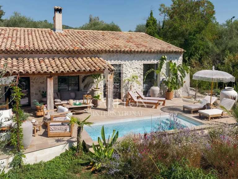 Villa Tourrettes-sur-Loup - 4 chambres - 146m²