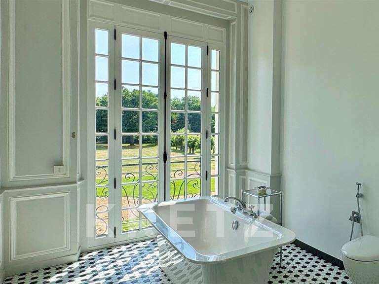 Château Tours - 9 chambres - 1270m²
