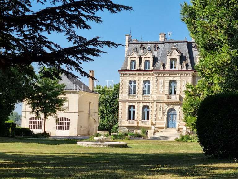 Château Tours - 40 chambres - 1400m²