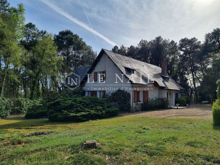 Maison Tours - 7 chambres - 303m²