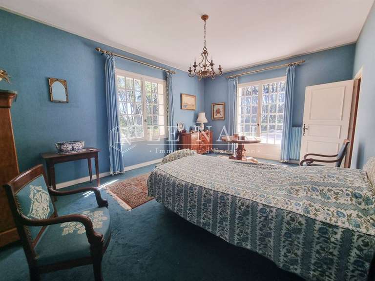 Maison Tours - 7 chambres - 303m²