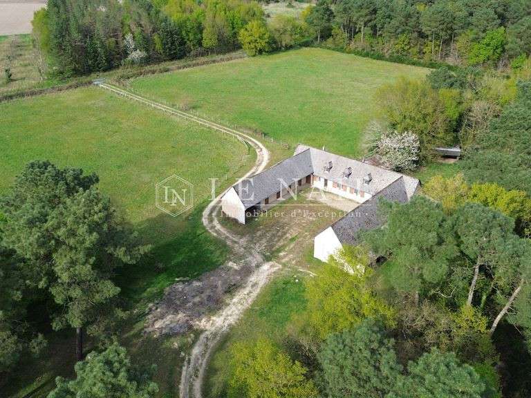Maison Tours - 7 chambres - 303m²