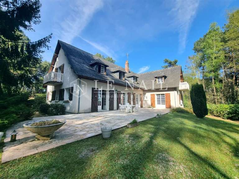 Maison Tours - 7 chambres - 303m²