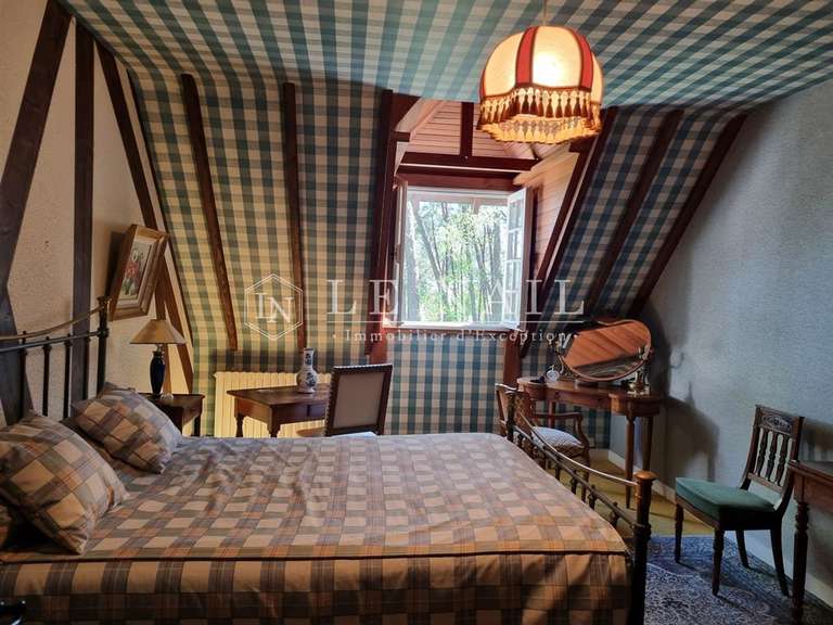 Maison Tours - 7 chambres - 303m²