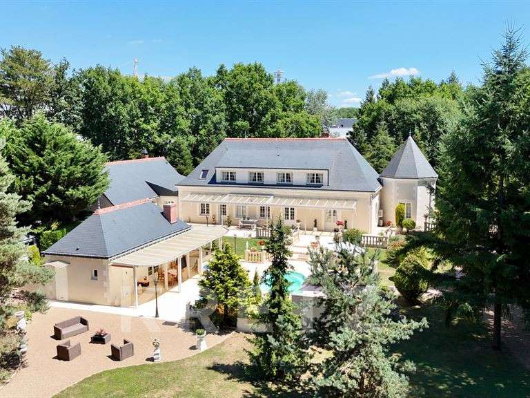 Maison Tours - 4 chambres - 395m²