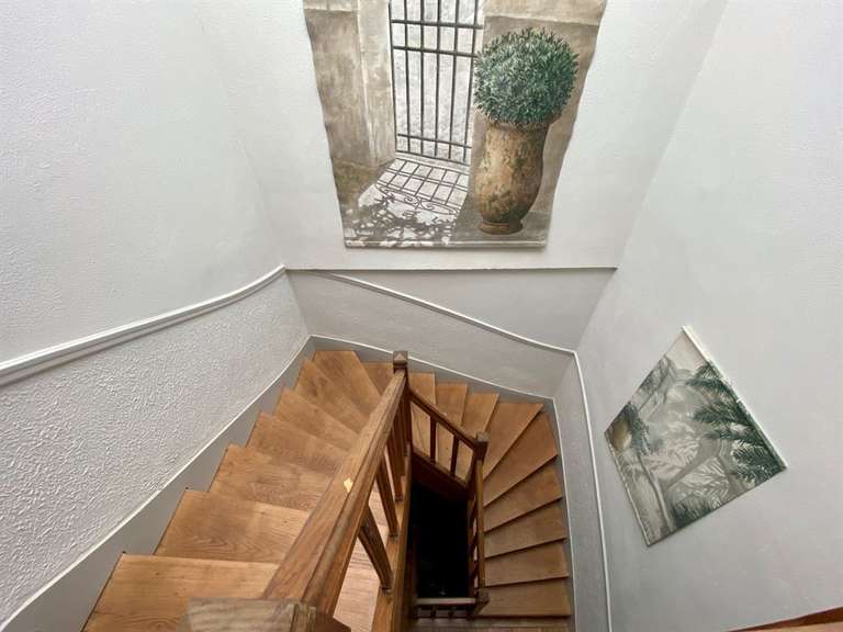 House Tours - 5 bedrooms - 212m²