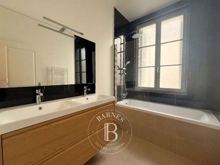 Maison Tours - 5 chambres - 176m²