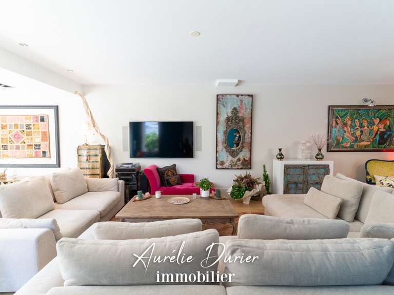 House Tours - 5 bedrooms - 240m²