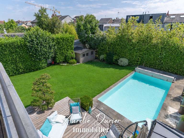 House Tours - 5 bedrooms - 240m²