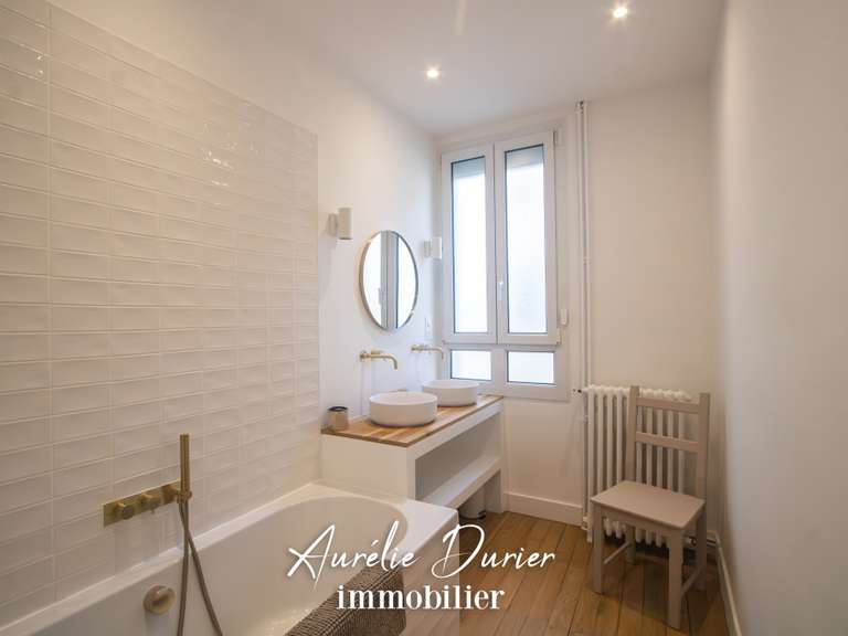 Maison Tours - 6 chambres - 176m²