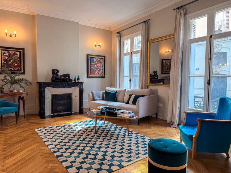 House Tours - 6 bedrooms - 273m²