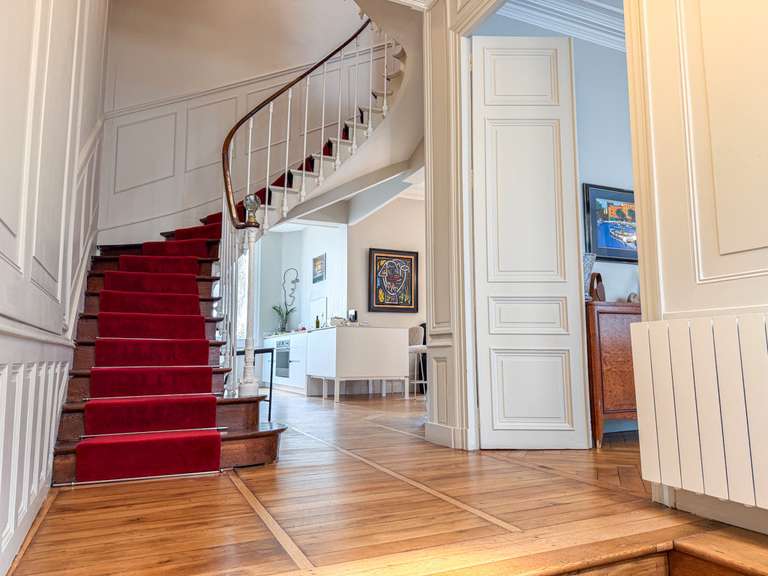 House Tours - 6 bedrooms - 273m²