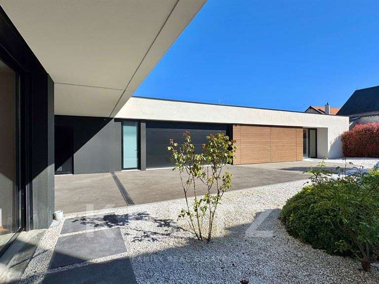 House Tours - 4 bedrooms - 226m²
