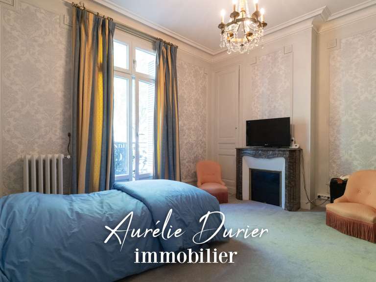 Maison Tours - 6 chambres - 185m²