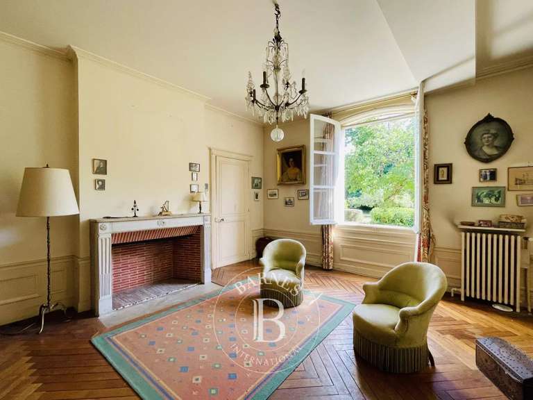 Propriété Tours - 9 chambres - 390m²