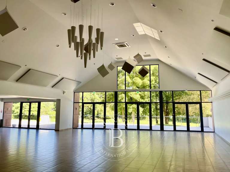 Propriété Tours - 1600m²