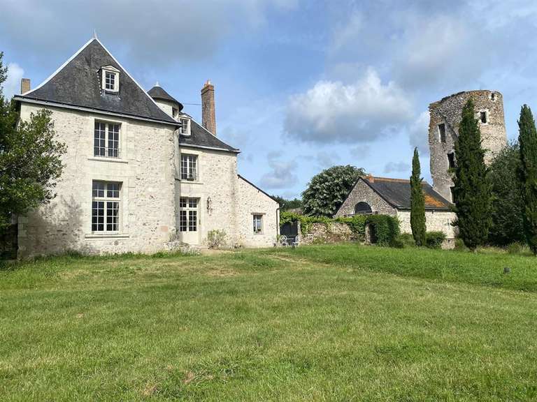 Property Tours - 8 bedrooms - 440m²