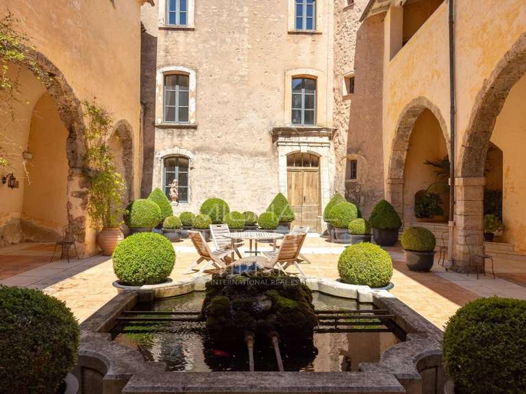 Château Tourtour - 12 chambres - 1155m²