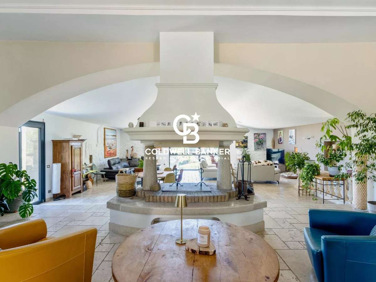 Maison Tourtour