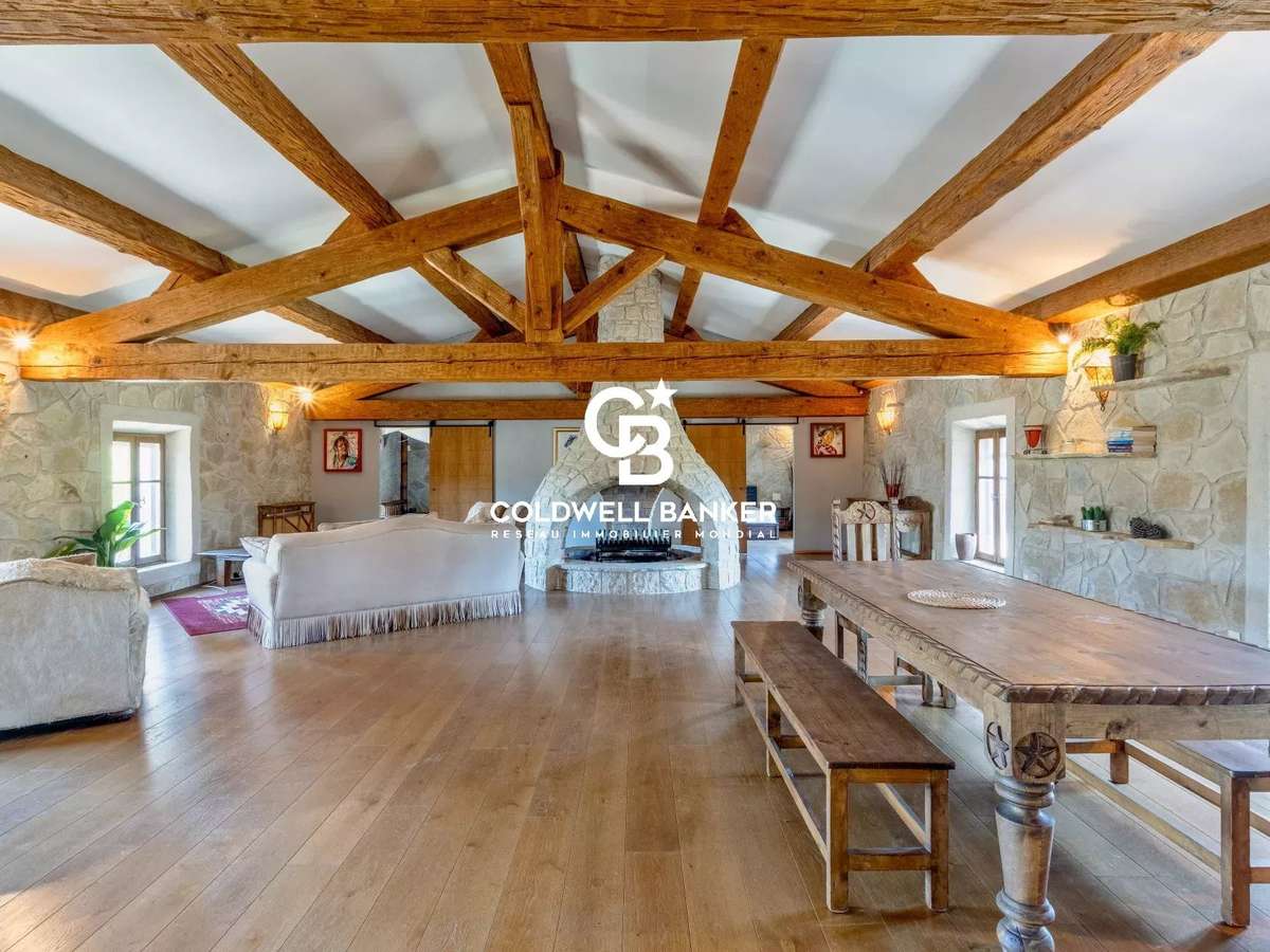 Maison Tourtour