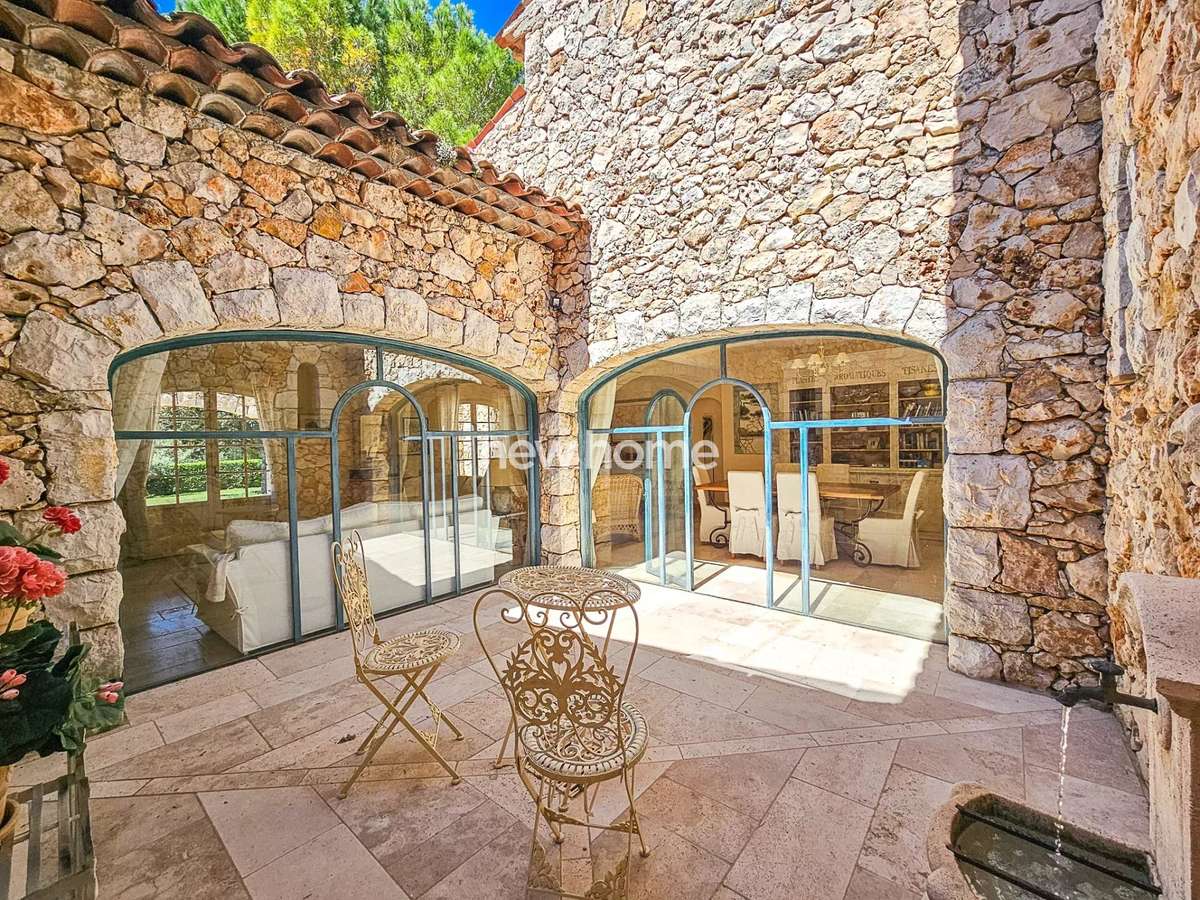 Maison Tourtour