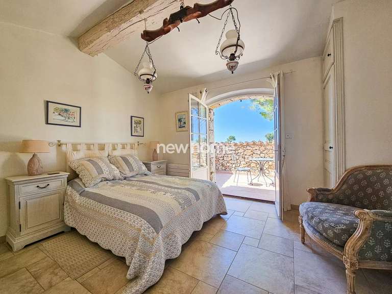 Maison Tourtour - 3 chambres - 257m²