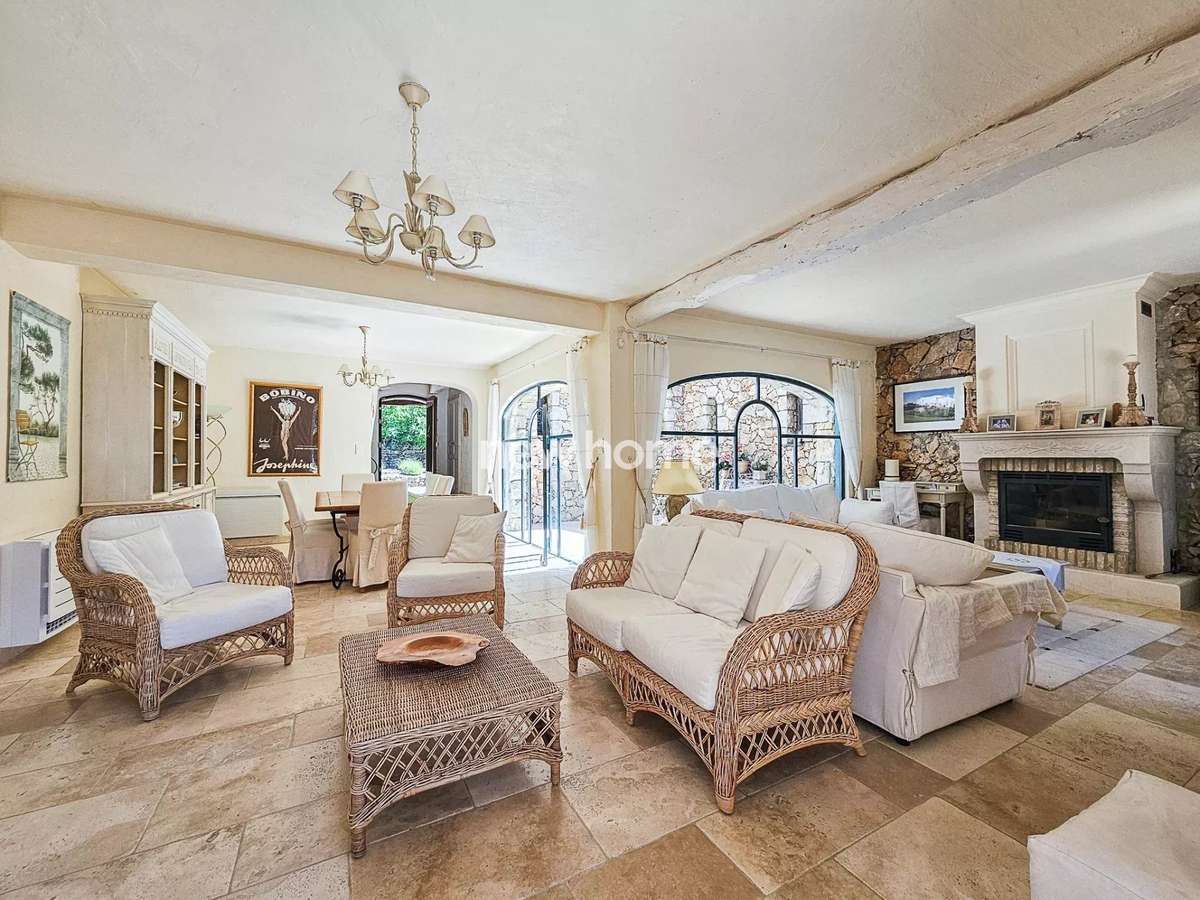 Maison Tourtour