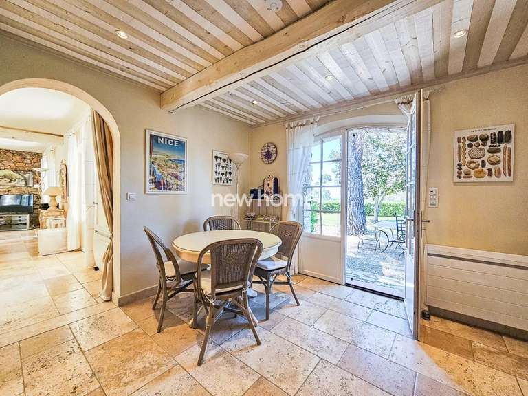 Maison Tourtour - 3 chambres - 257m²