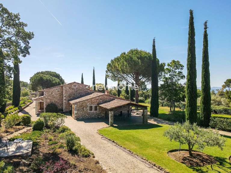 Maison Tourtour - 3 chambres - 257m²