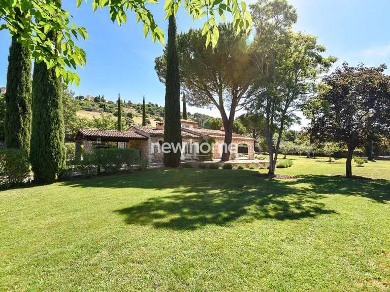 Maison Tourtour - 3 chambres - 257m²