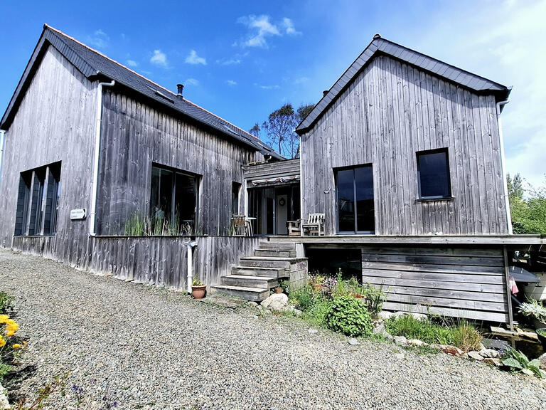 House Trédrez-Locquémeau - 254m²