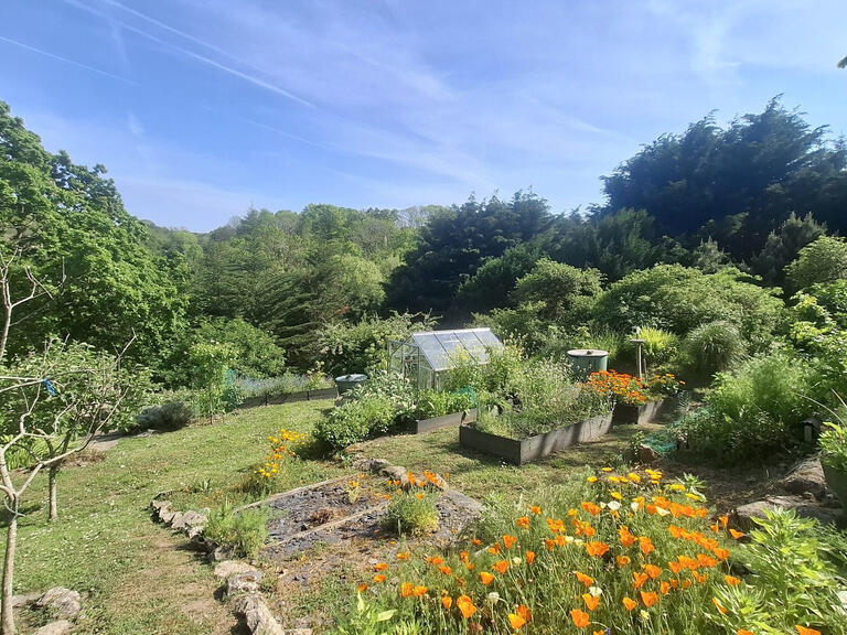 House Trédrez-Locquémeau - 254m²