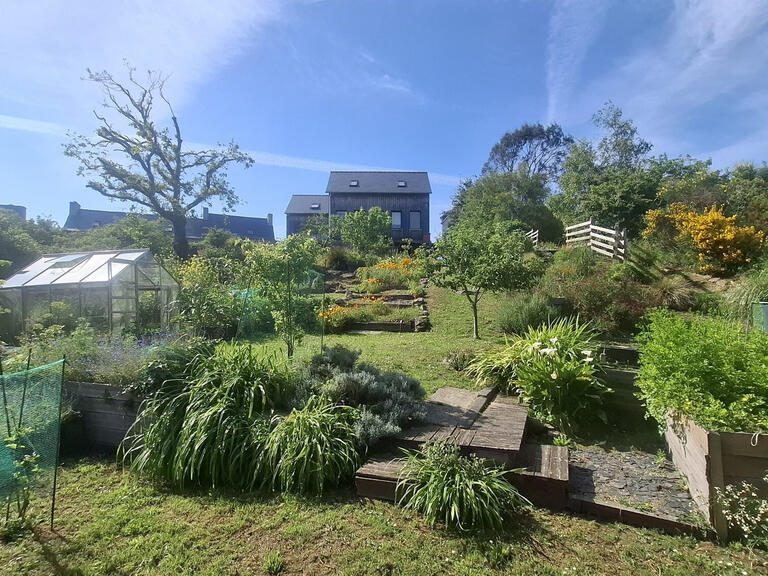 House Trédrez-Locquémeau - 254m²