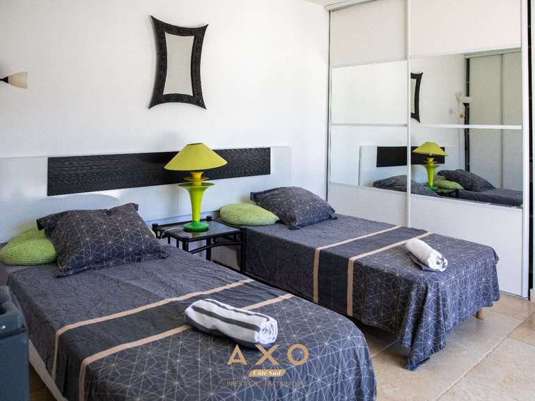 House Trets - 4 bedrooms