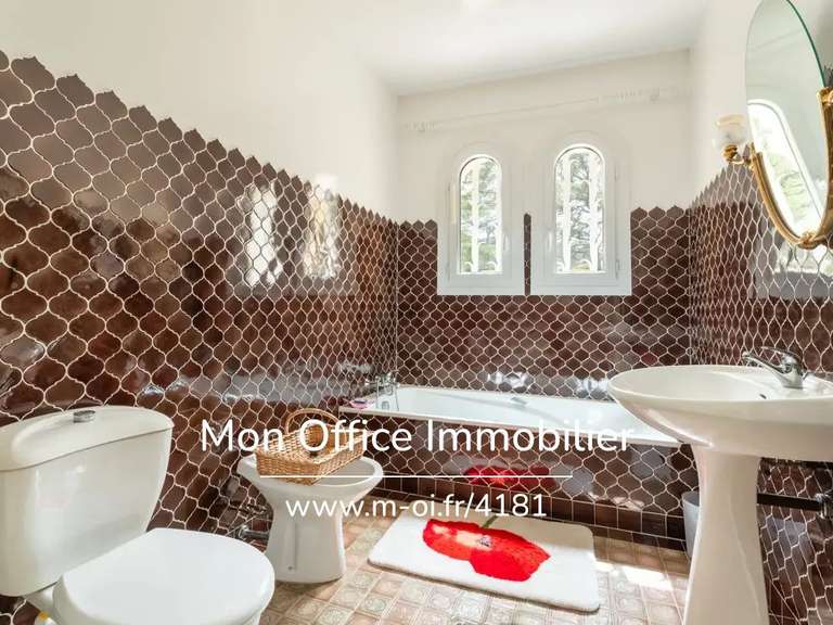 Maison Trets - 4 chambres - 250m²