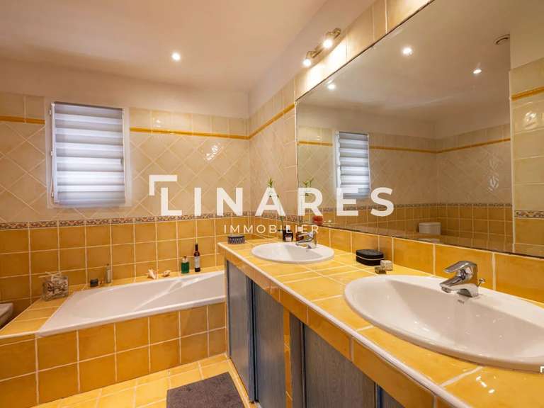 Maison Trets - 4 chambres - 213m²