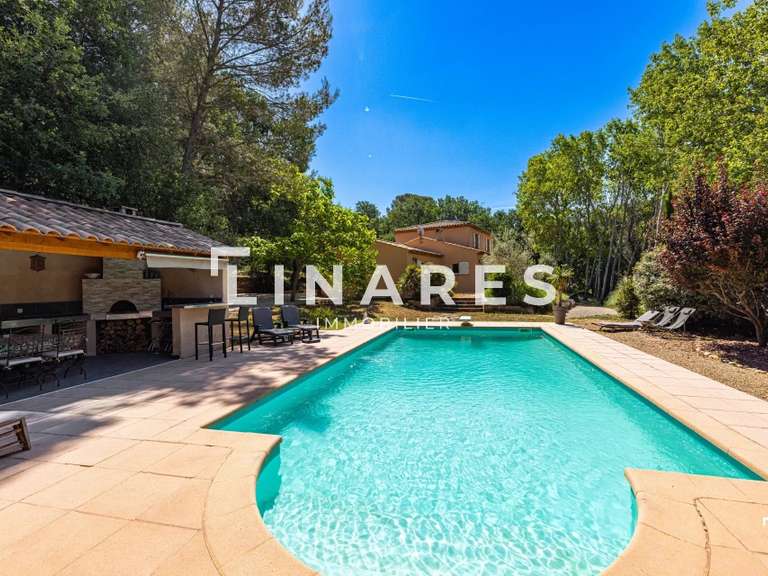 Maison Trets - 4 chambres - 213m²