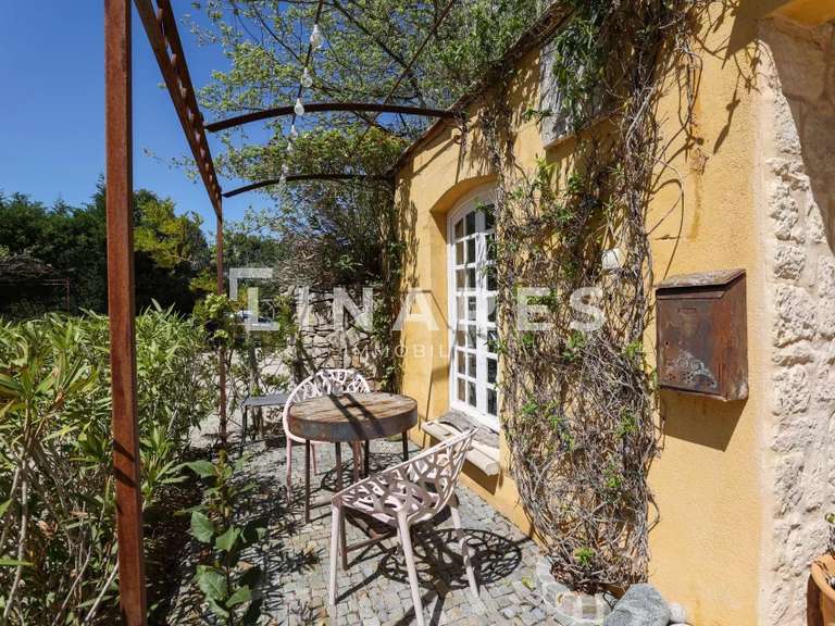 Property Trets - 6 bedrooms - 230m²