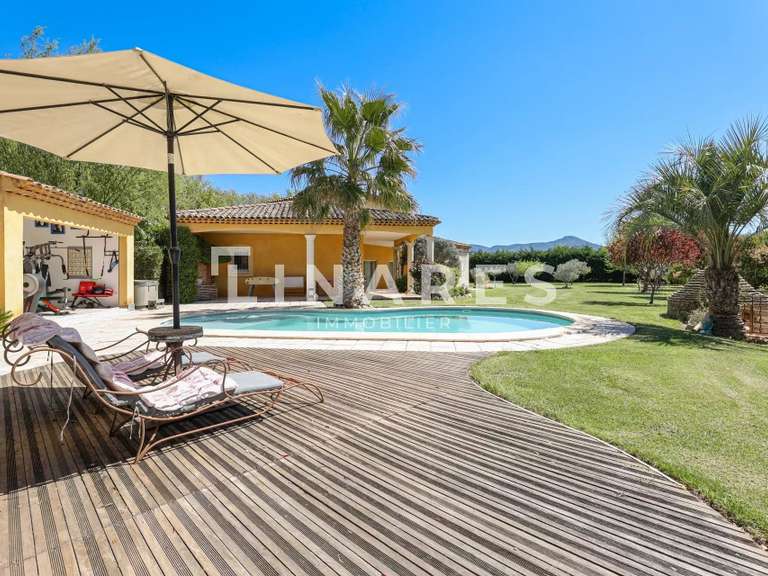 Property Trets - 6 bedrooms - 230m²