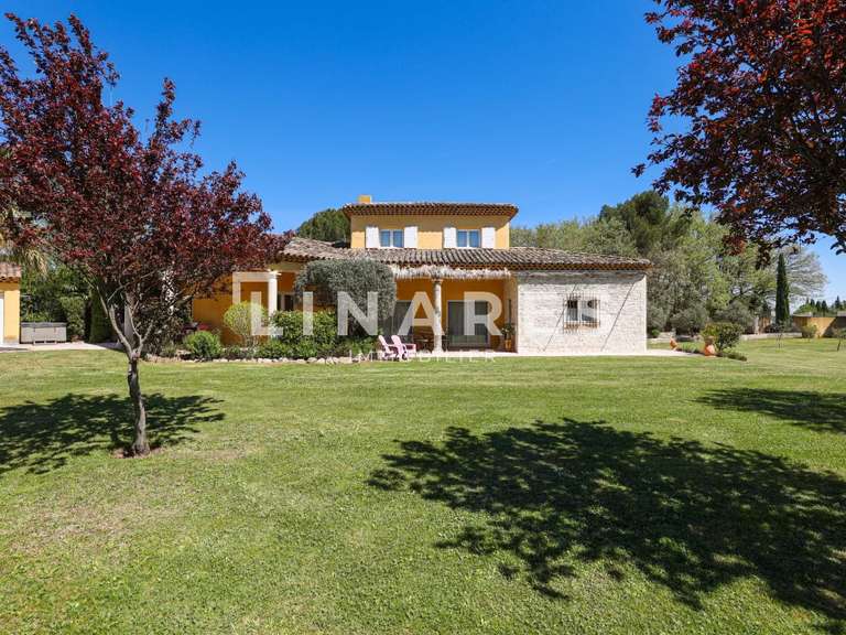 Property Trets - 6 bedrooms - 230m²