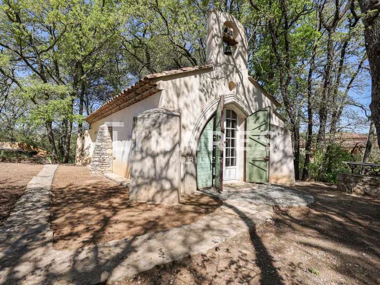 Property Trets - 6 bedrooms - 230m²