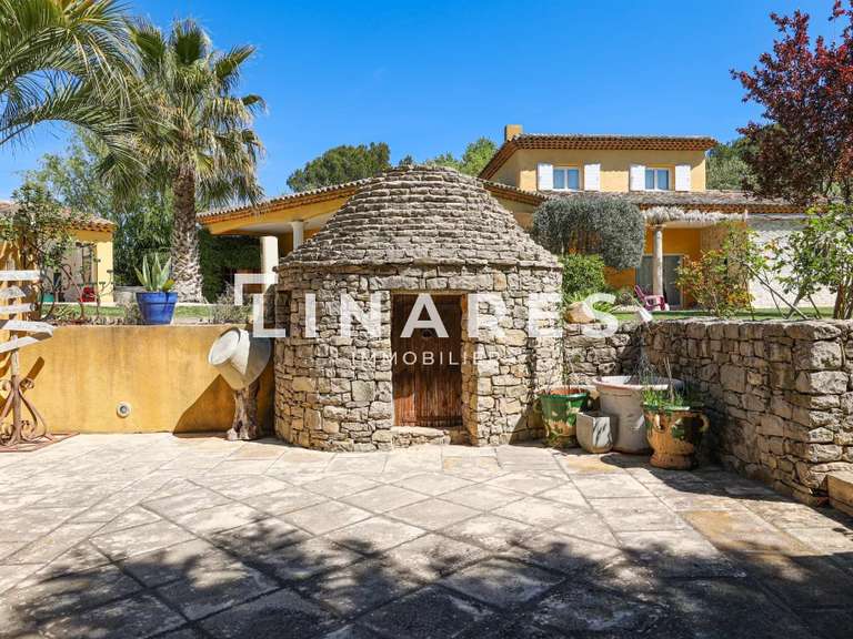 Property Trets - 6 bedrooms - 230m²