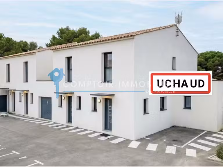 Maison Uchaud - 10 chambres - 304m²