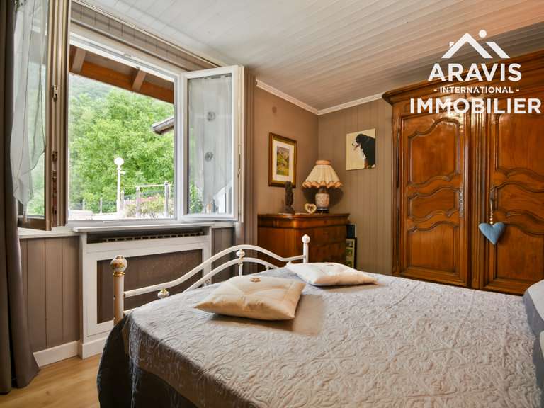 Maison Ugine - 5 chambres - 188m²