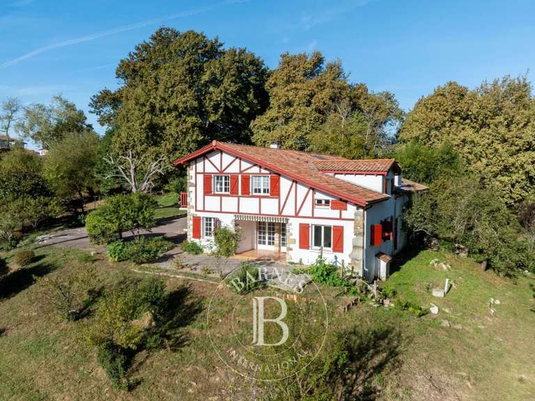 Maison Urcuit - 5 chambres - 478m²