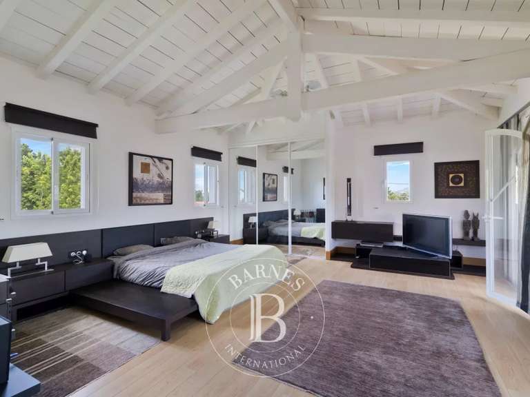 Maison Urrugne - 4 chambres - 347m²