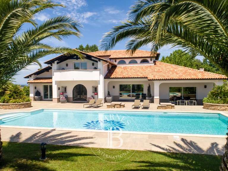 Maison Urrugne - 4 chambres - 347m²
