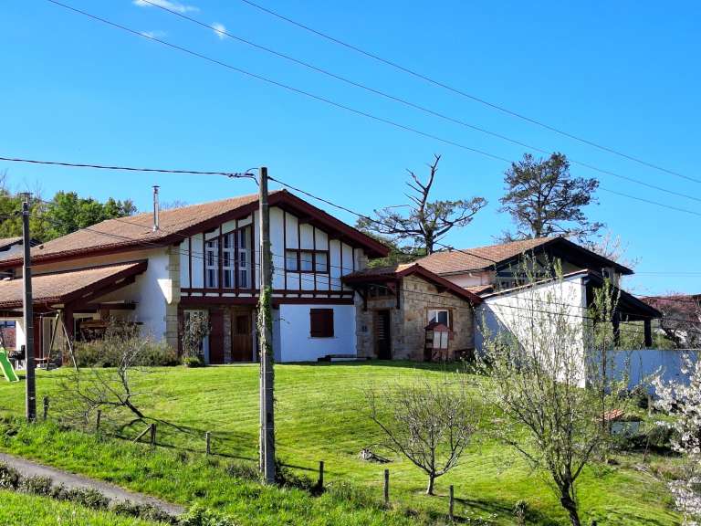 Maison Urrugne - 4 chambres - 187m²