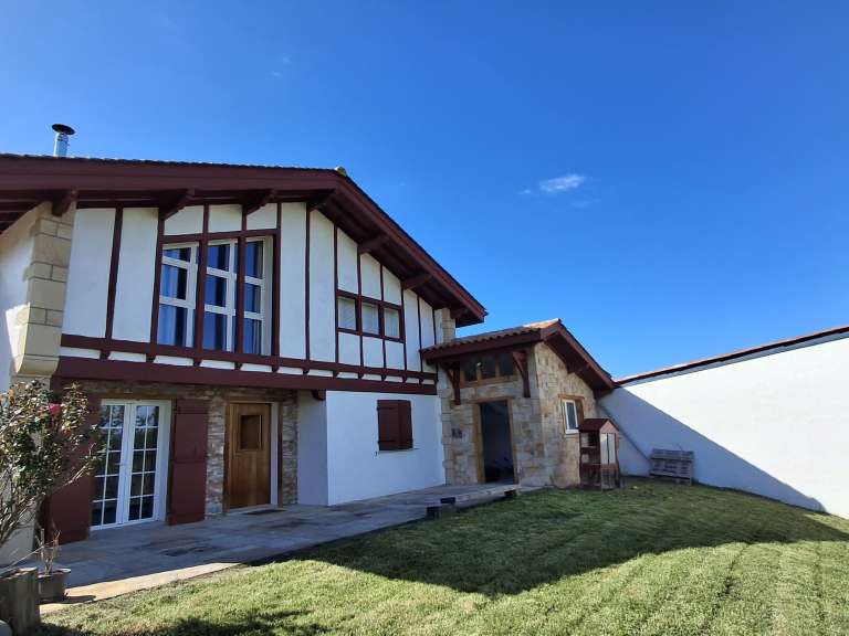 Maison Urrugne - 4 chambres - 187m²