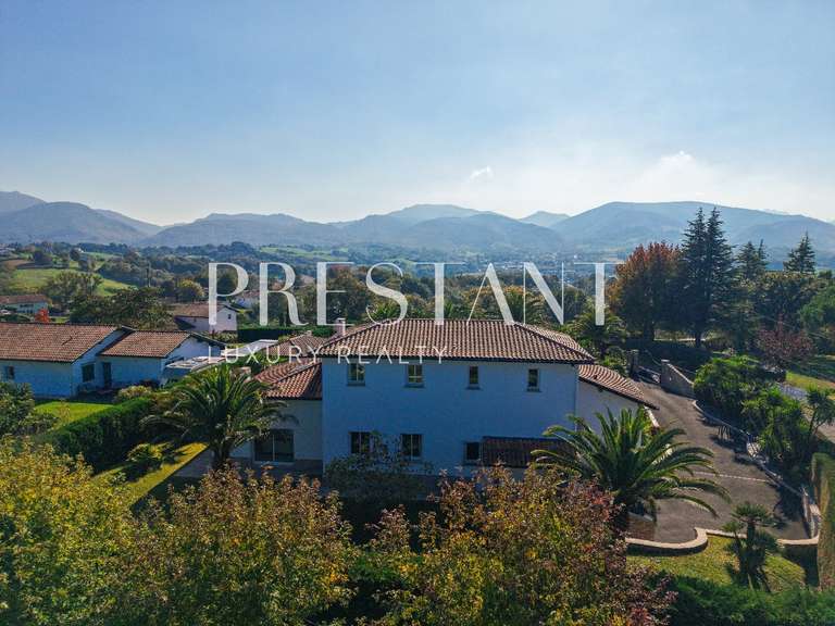 Maison Urrugne - 4 chambres - 294m²